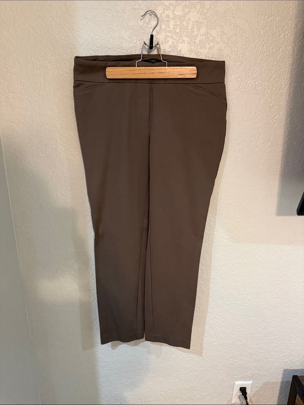 Dalia Straight-Leg Pants - Brown